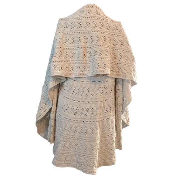 Cabi Women’s Beige Circle Cable Knit Cardigan Sweater. Size L - Picture 7 of 12